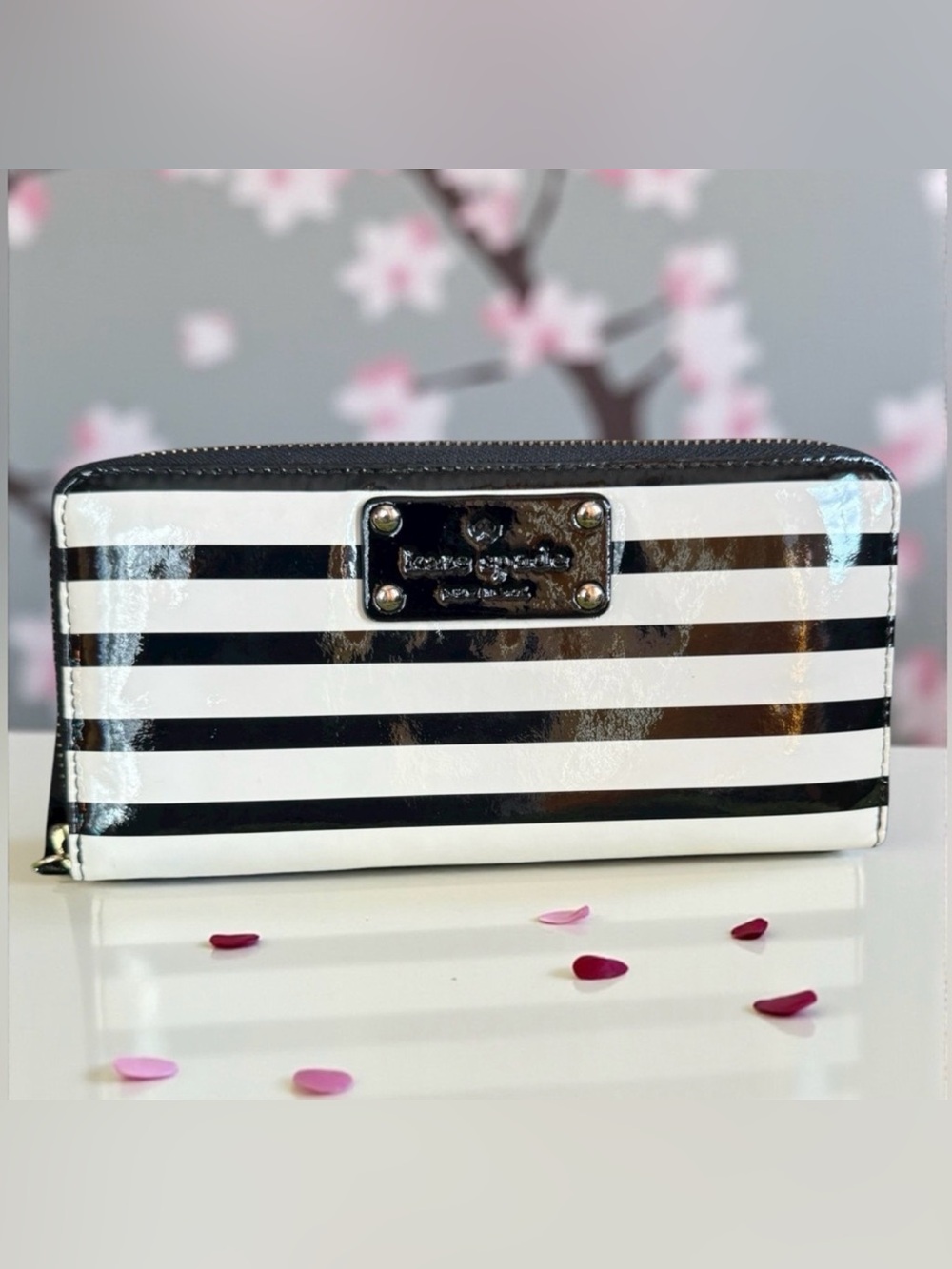 Kate Spade Wellesley Alessa Patent Leather Wallet. Excellent Condition. - Picture 1 of 15